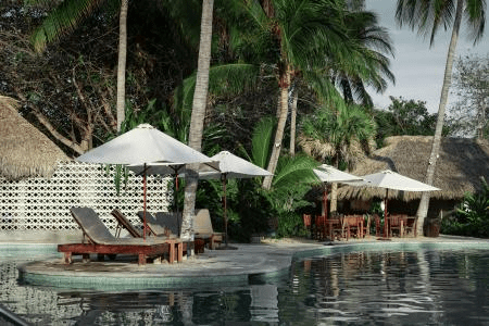 Complexos para adultos vs. Resorts familiares: qual é o melhor ambiente para a sua viagem?